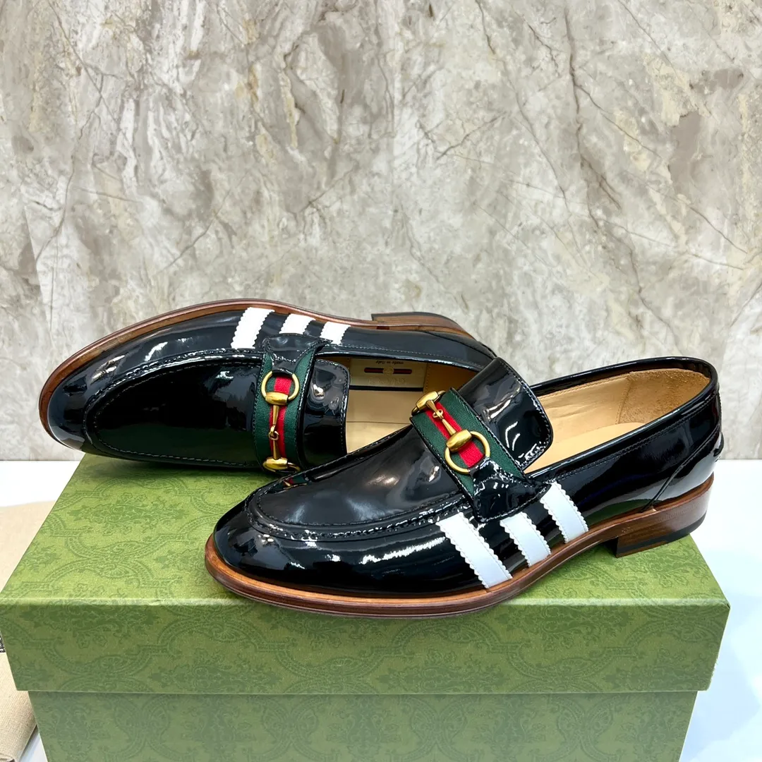 Original leather outsole P900 Brand: Co-branded Adidas｜GUCCI (Gucci) Standard code: Men's size 38–44 (45/46 can be customized) Grade: Same style as the official website Original quality Material: Original cowhide Leather lining Original leather outsole Style category: Men's fashionable casual leather shoes Distinguished big-name luxury elements top luxury Color: Actual picture